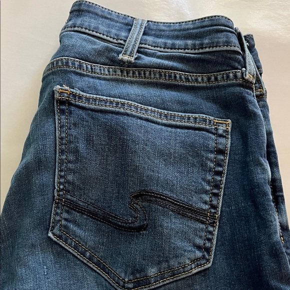 Silver Jeans Avery Straight High Rise Size 32 - Picture 13 of 16